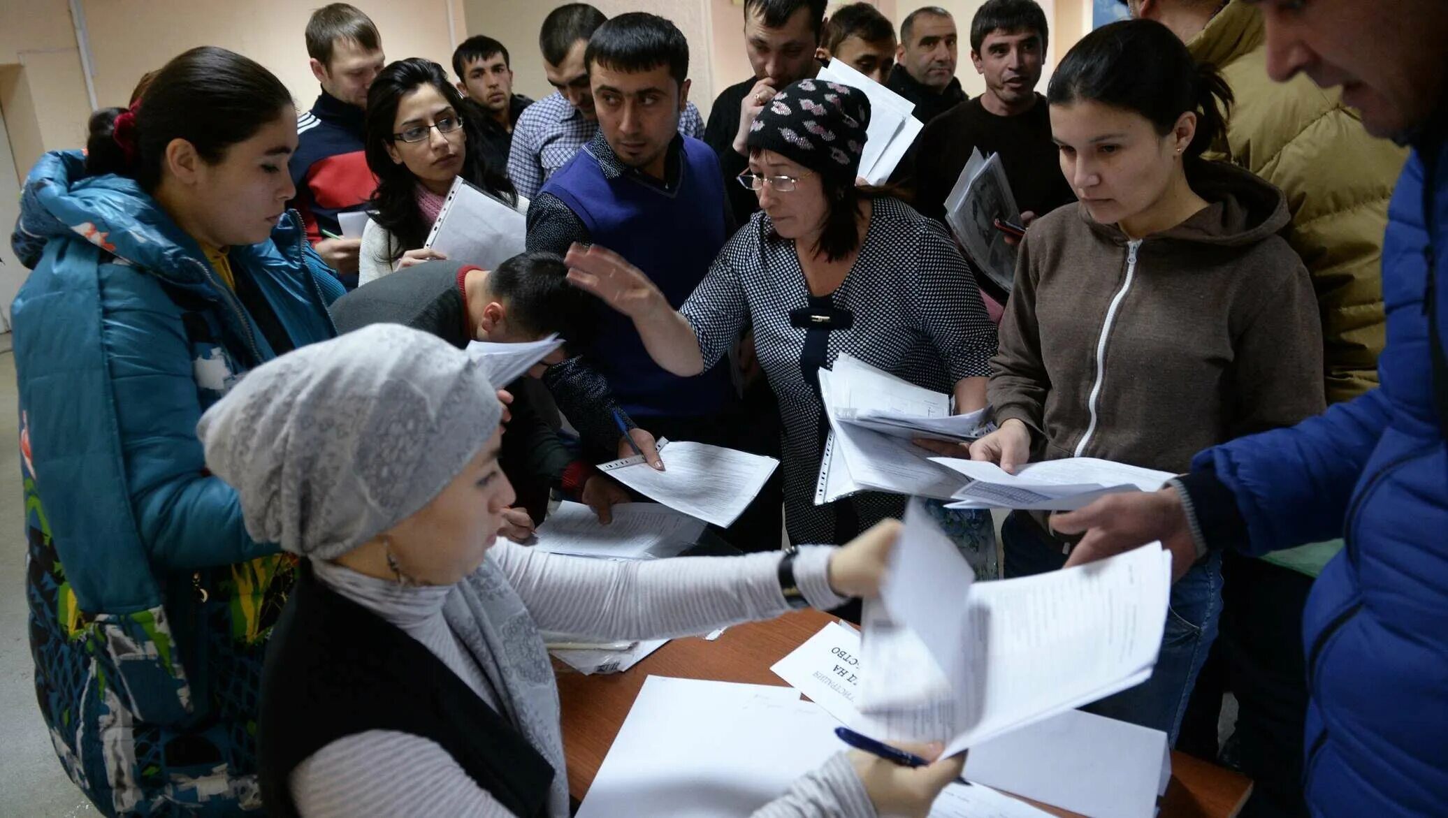 Таджикистан прием на работу. Учителя россии в таджикистане. Список документов для трудоустройства иностранных граждан. Документы для иностранных граждан при приеме на работу. Таджикистан прием на работу.