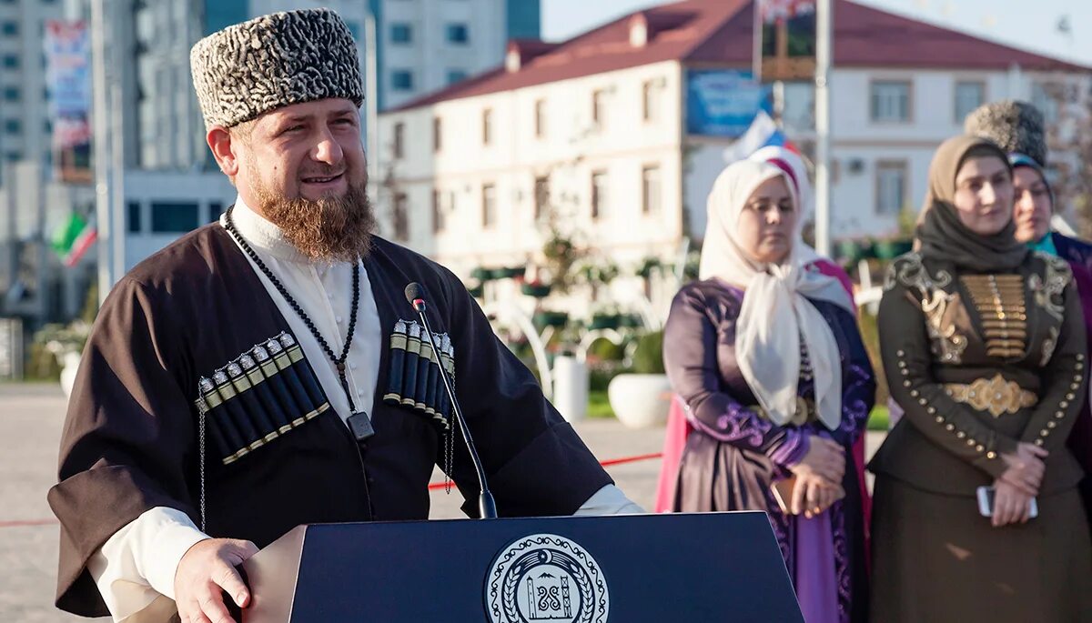 семья кадырова 2020. медни мусаевна кадырова дети. рамзан ахматович кадыров жена. рамзан ахматович кадыров жена. семья кадырова 2022.