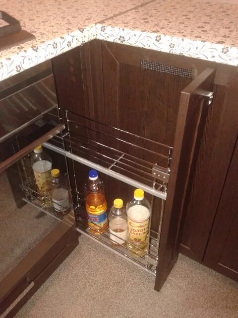 Как вытащить кухонную бутылочницу