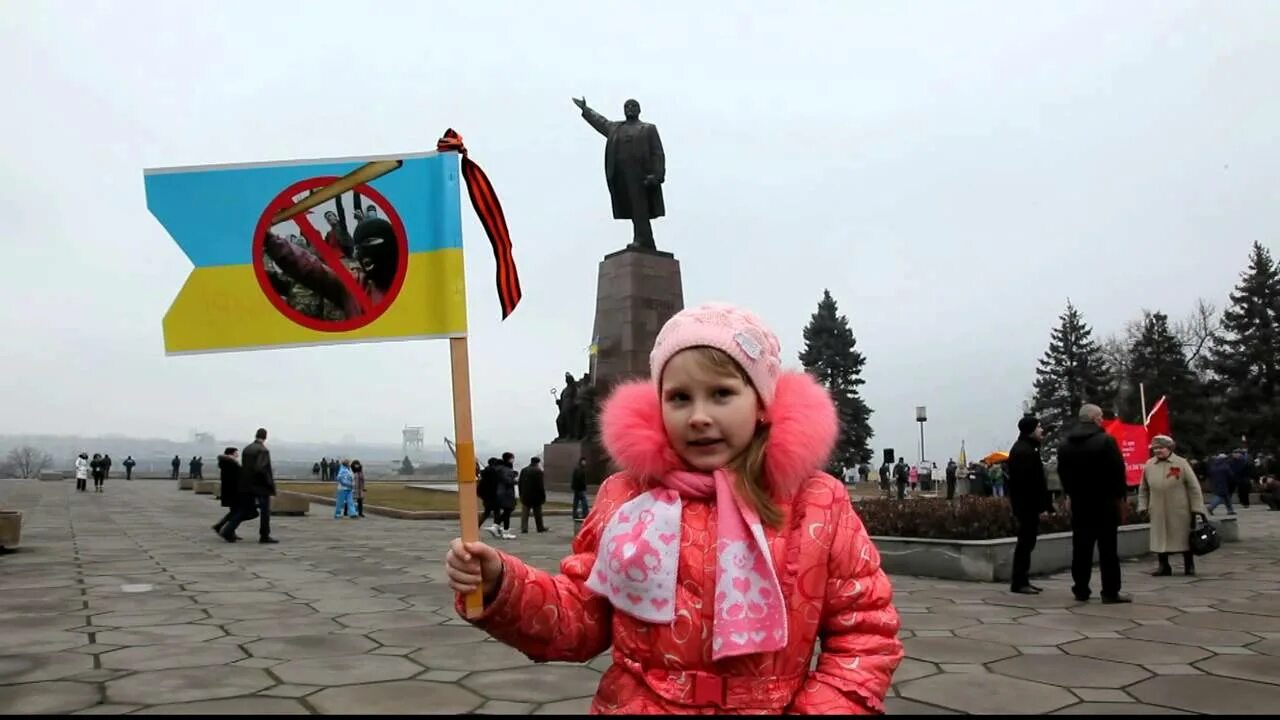 Майдан девушки. Митинг в Запорожье 2014. Антимайдан Запорожье 2014. Девочки на Майдане. Январь митинг Запорожье.