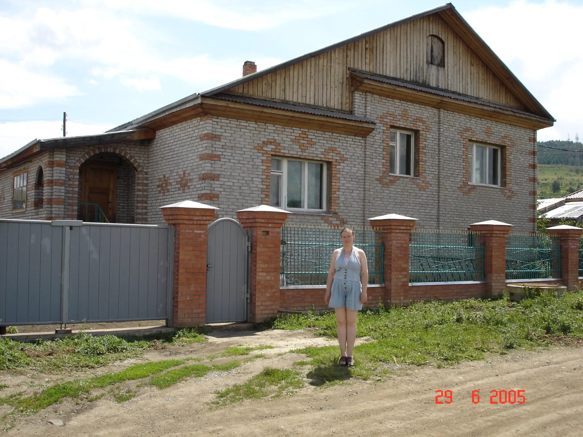 Дом недорого в хакасии. Дом саяногорск хакасия. коттедж в саяногорске. 1 дом саяногорск.