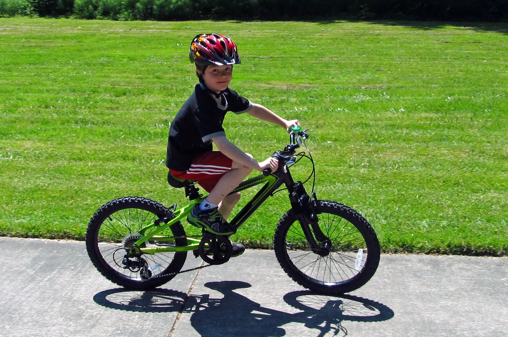 Велосипед Bike. Мальчик на велосипеде. Велосипедист ребенок. Ride a Bike. The children ride bikes