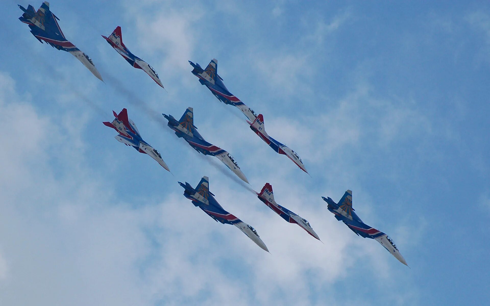 Группа самолетики. Стрижи и витязи самолеты. Самолёты стрижи высший пилотаж. Стрижи авиационная группа. Пилотажная группа стрижи самолеты.