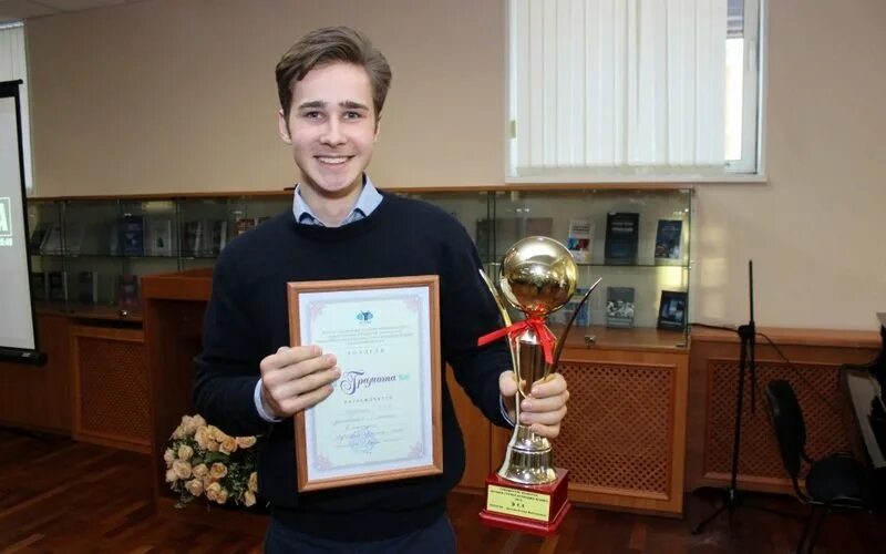 Казумоимя алматы. Экономический колледж в москве. Колледж международных отношений. Выпускники физфака спбгу. В колледж поступают без экзаменов.