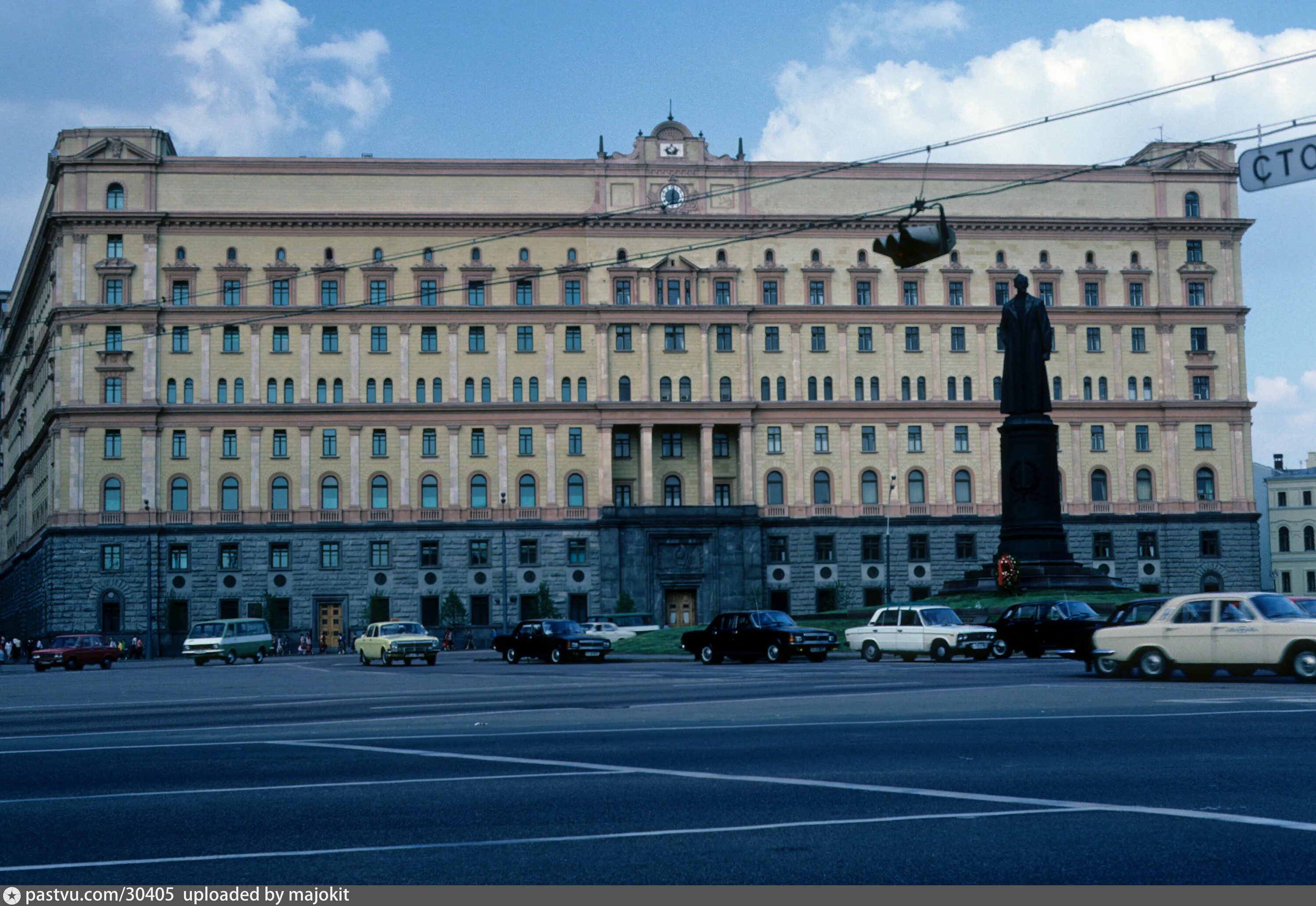 Здание КГБ на Лубянке. Здание КГБ СССР на Лубянке. КГБ 1980 Лубянка. Лубянская площадь здание КГБ. Города кгб