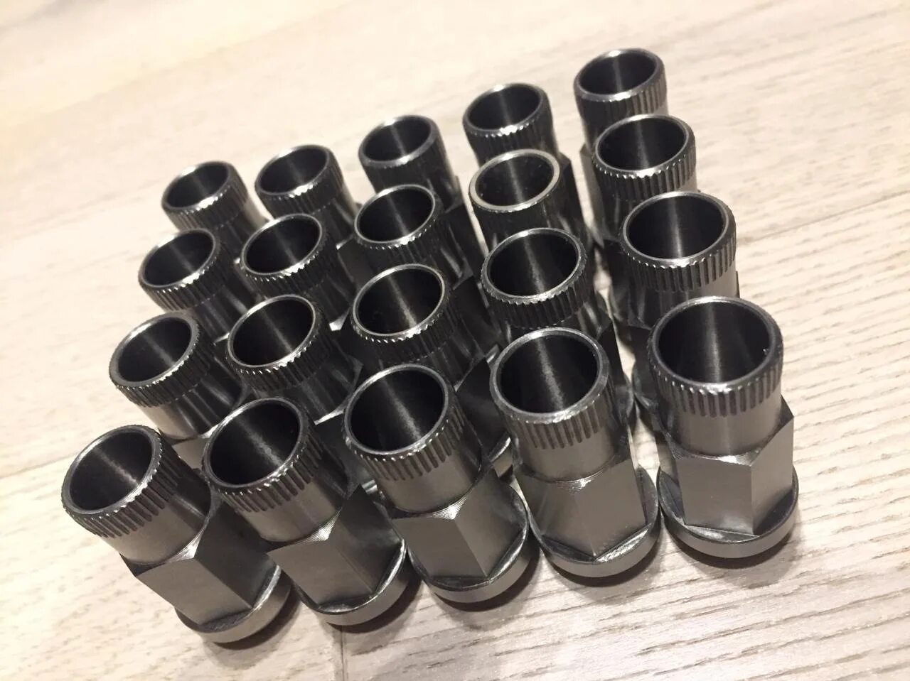 Колесные гайки титан. 5 титановая гайка. Гайки колесные титановые м12х1. Титановые гайки. Титановые гайки indstrs.