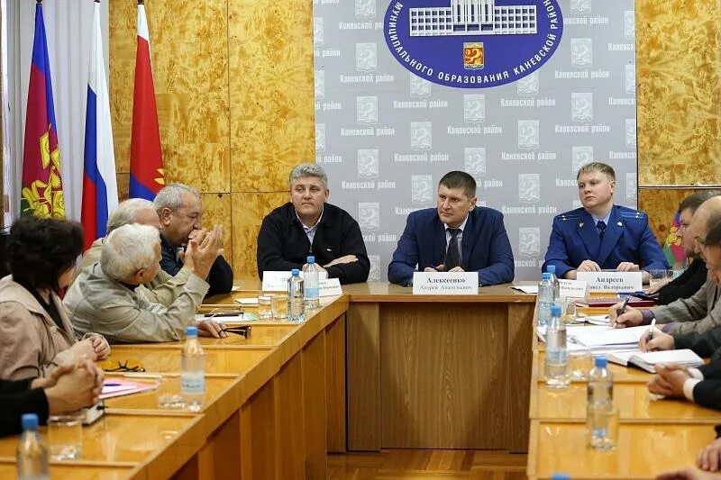 Каневская администрация. Загс мостовской краснодарский край. Мужневская каневская администрация. Каневской район краснодарского края администрация. Администрация муниципального образования каневского района здание.