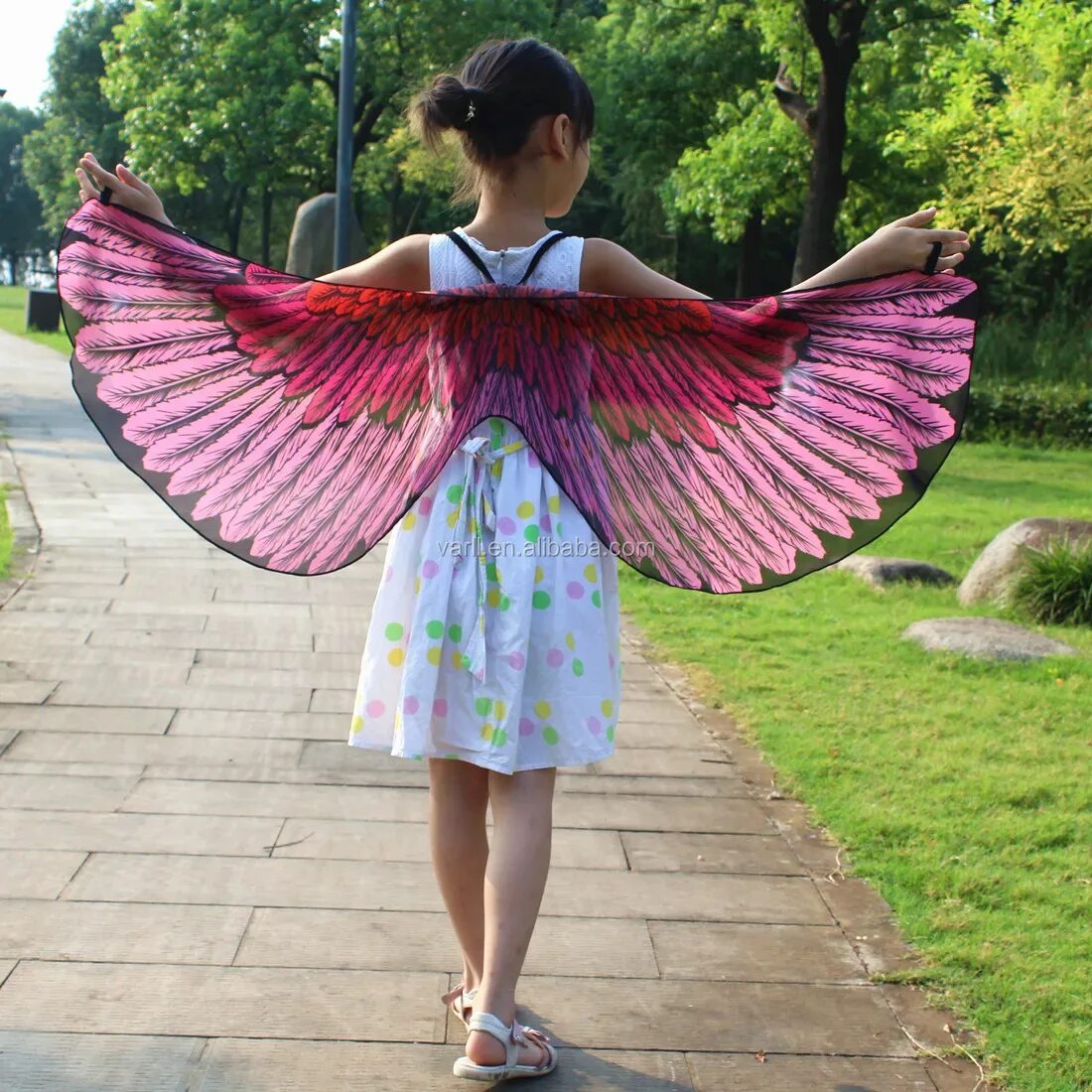 Крылья своими руками видео. Костюм птицы. Костюм птички для девочки. Крылья птицы для костюма. Крылья из ткани для детей.