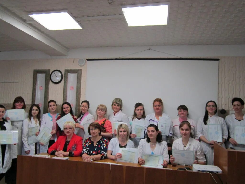 Центры повышения квалификации средних медицинских работников. Центры повышения квалификации средних медицинских работников. Повышение квалификации медицинских работников. Училище повышения квалификации медработников. Переподготовка и повышение квалификации медицинских работников.