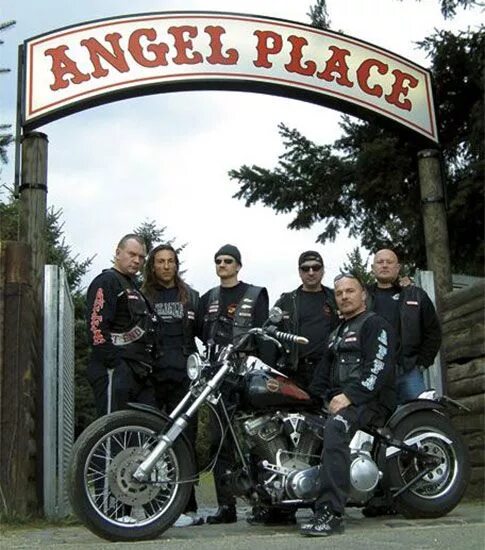Ангелы ганг. Ангелы ада британия. Hells angels байкер клуб. Мотоклубов «ангелы ада» 1948. Байкеры ангелы ада.