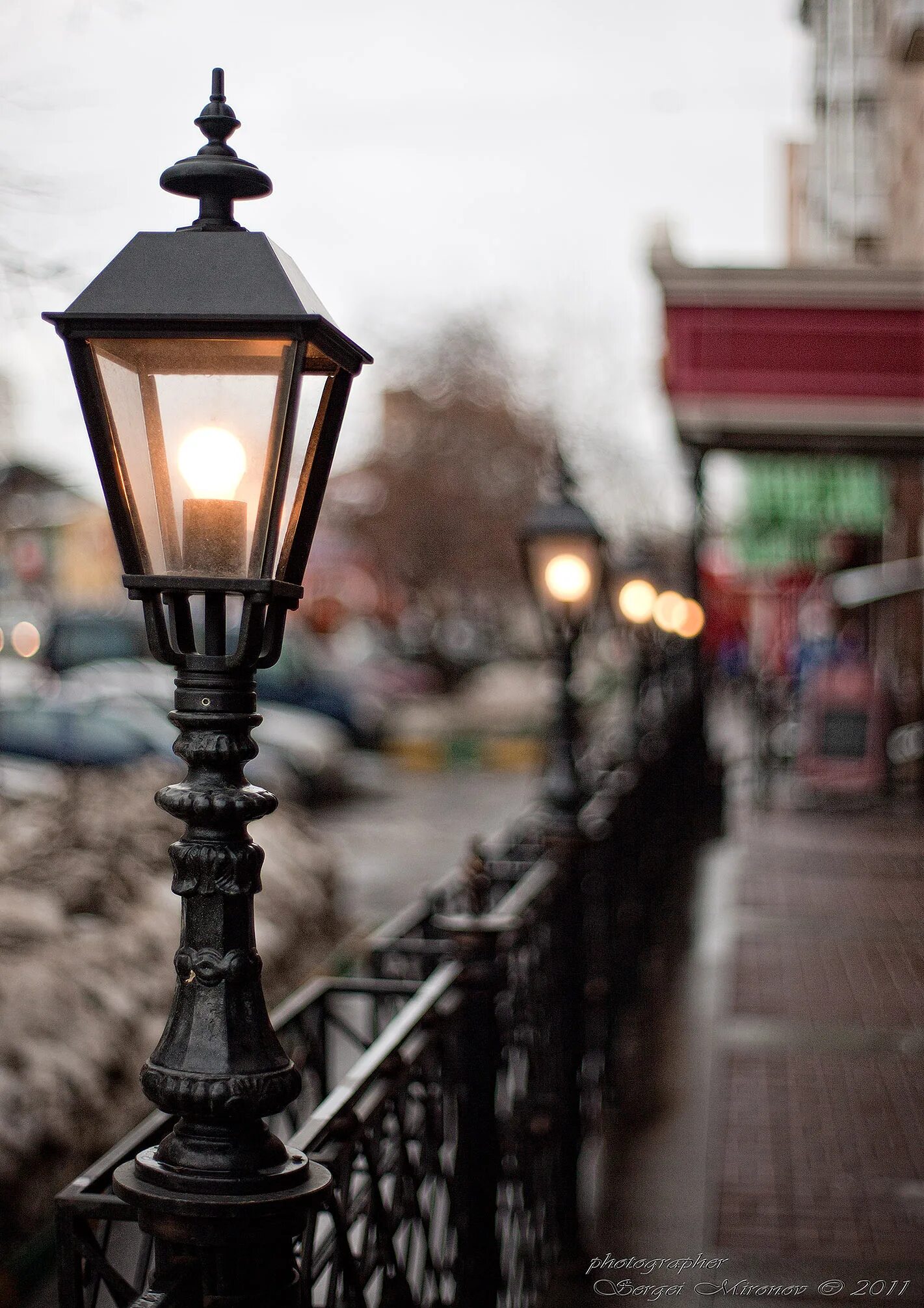 Красивый уличный фонарь. Красивые фонари на улицах. Фонари в городе. Уличные фонари в городе. Фото на улице на телефон