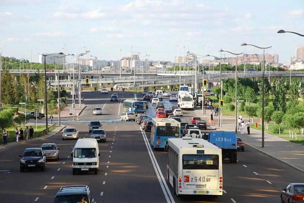 автомобильный транспорт. машина алматы пробки. автотранспорт и транспорт. казахстанские машины. фура.