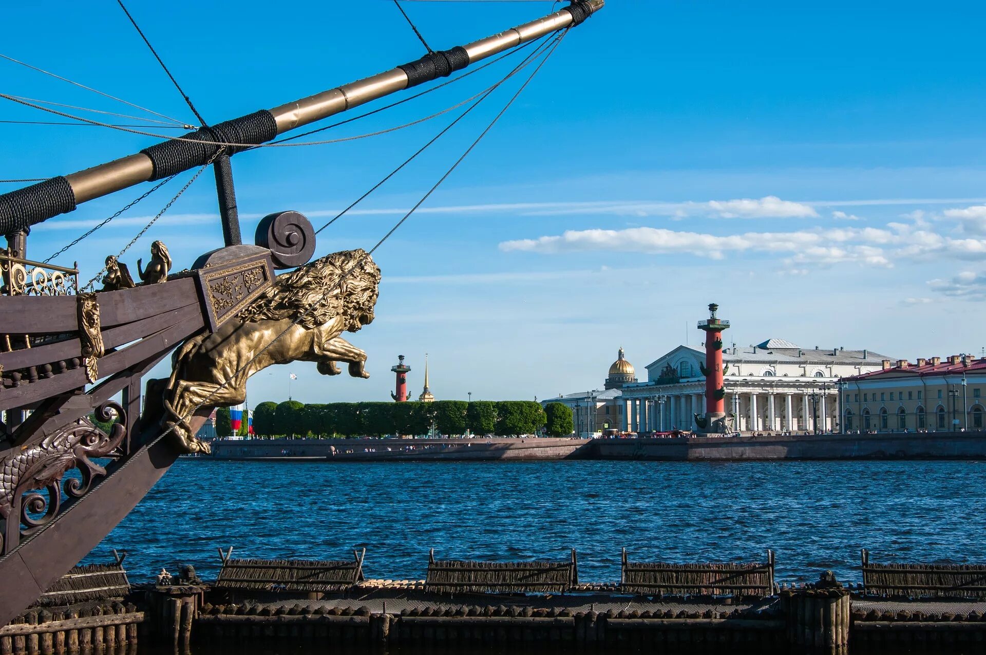 Впервые в санкт петербурге. Санкт-петербург обзорная экскурсия. обзорная экскурсия спб. стрелка васильевского острова. петергоф в санкт-петербурге.