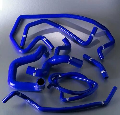 Патрубки охлаждения нива шевроле. Патрубок термостата 2123 силиконовый. Комплект силиконовых патрубков нива 21213. Силикон системы охлаждения. Патрубки системы охлаждения cs20.