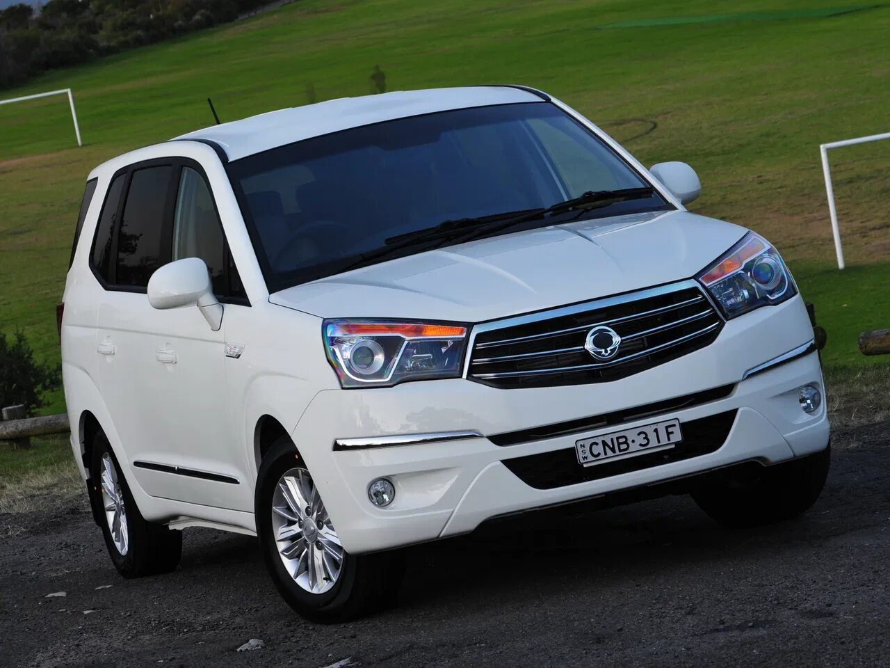 Саньенг корея. SSANGYONG Stavic. Санг енг Ставик 2013. SSANGYONG минивэн Stavic. SSANGYONG Ставик 2013 год.