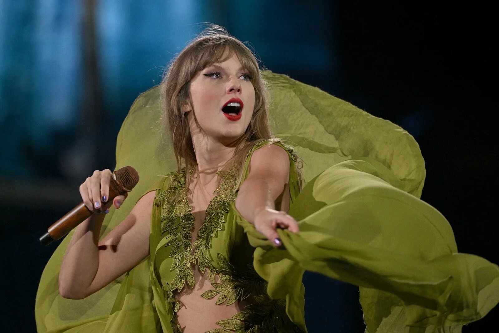Тейлор свифт 2024. Eras tour taylor swift crowd. Тейлор свифт the eras tour. Taylor tour. Тейлор свифт reputation stadium tour.
