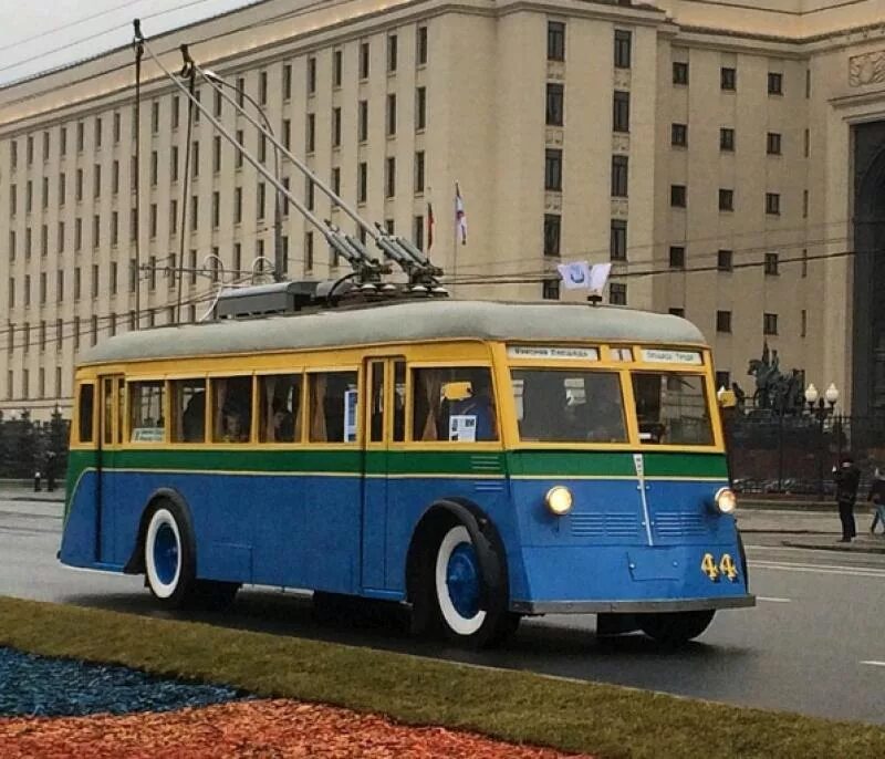 ЯТБ-1 В Москве. ЯТБ-1 троллейбус. Ретро троллейбус. Старый троллейбус. Когда придет троллейбус