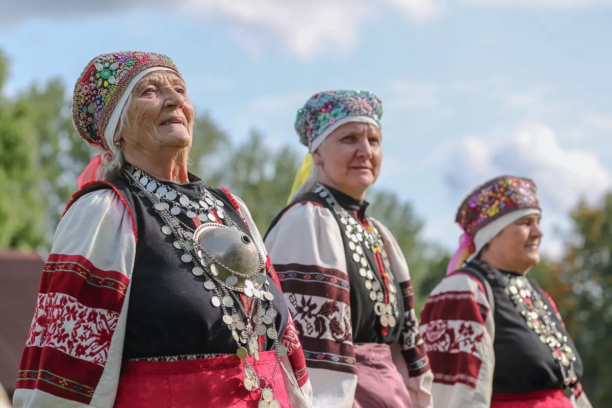 Финно угорская группа в россии. Народы России финно-угорские народы. Финно угорские народы Руси. Финно-угры эстонцы. Финно-угорские народы России внешность.