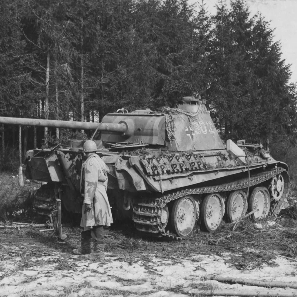 Красные немецкие танки. Танк пантера 1944. Танк пантера 1945. Танк пантера 1943. Немецкий танк пантера второй мировой войны.