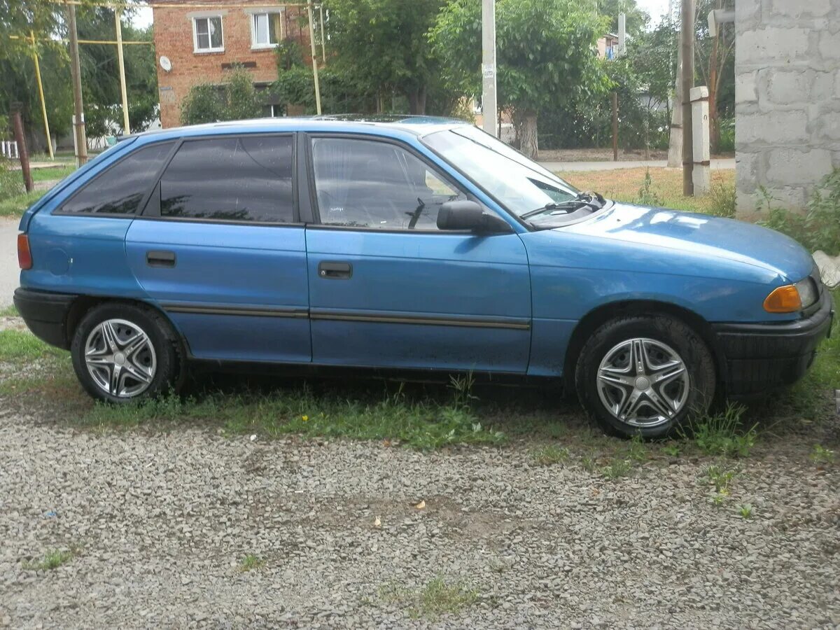 Opel Astra f 1992. Opel Astra 1992 хэтчбек.