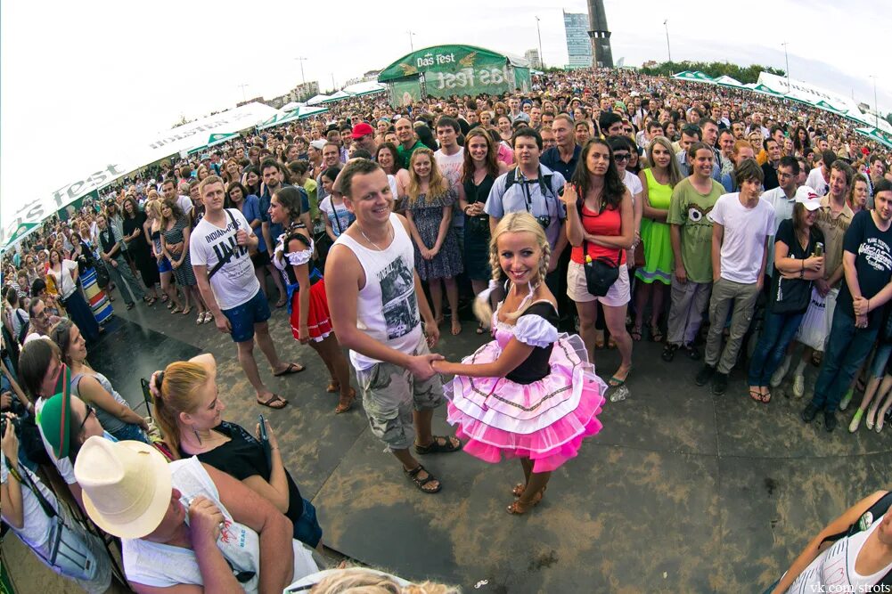 Дас фест 2016. Фестиваль немецкой культуры клевер. Das fest. Фестиваль вк фест. Бокалы holsten das fest 2016.