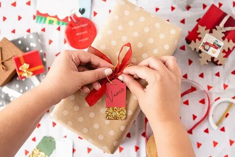 Самые простые DIY блестящие подарочные бирки для праздников