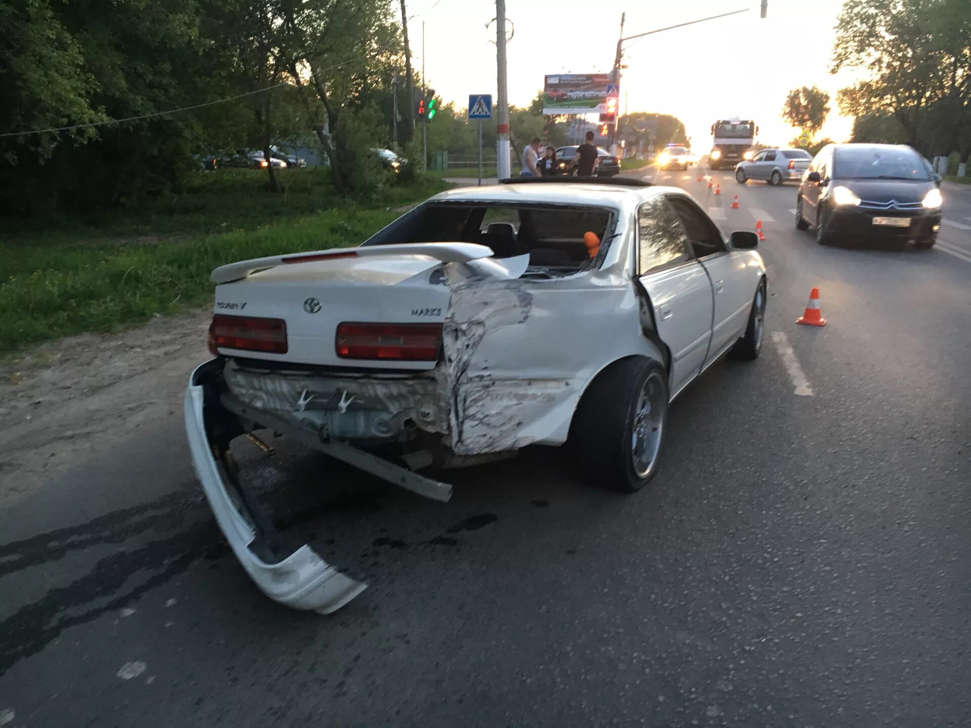 Разбил марка. Toyota Mark 2 100 разбитый.