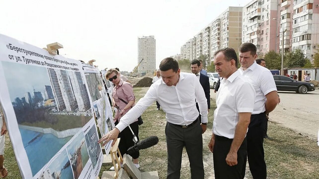 Работа в краснодаре крае. Аллея 80 летия Краснодара. Аллея 80 летия образования Краснодарского края. Стройка на Кубани.