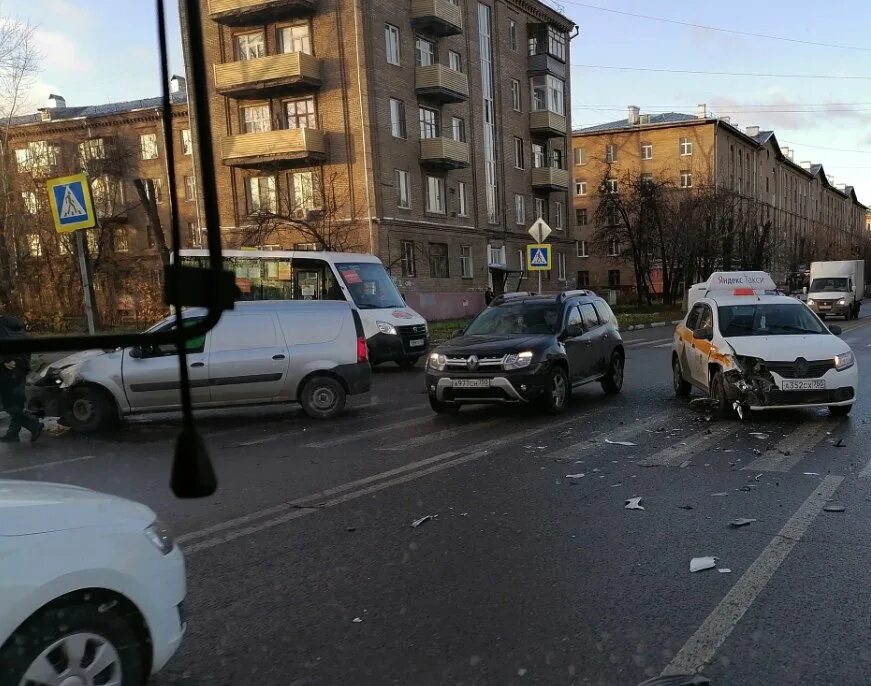 Авария в электростали сегодня. Электросталь происшествия. Происшествия в Электростали вчера. Перекресток Первомайская Жулябина Электросталь.