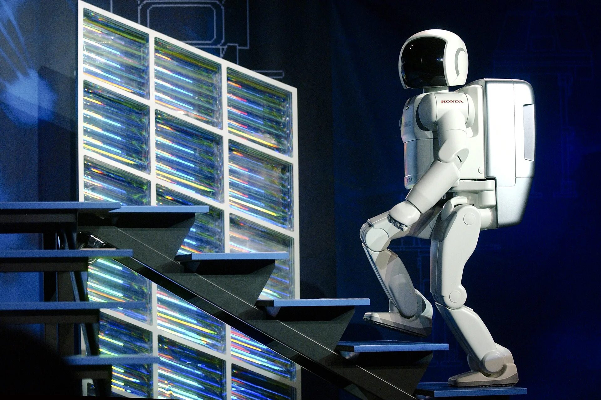 Bot show. Asimo honda. робот 2000:asimo. honda asimo robot. азимов робот хонда.