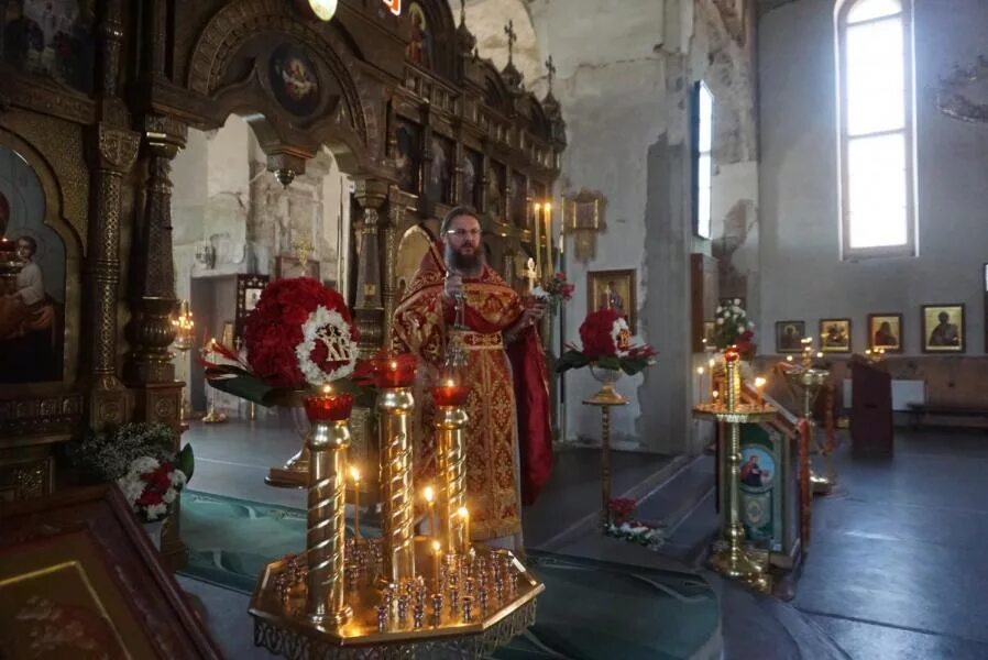 Храм бахрушиных на алексеевской. Храм живоначальной троицы при бывшем приюте бахрушиных. троицкий храм на алексеевской. паламарчук сорок сороков церковь троицы живоначальной. храм живоначальной троицы при бывшем приюте бахрушиных убранство.