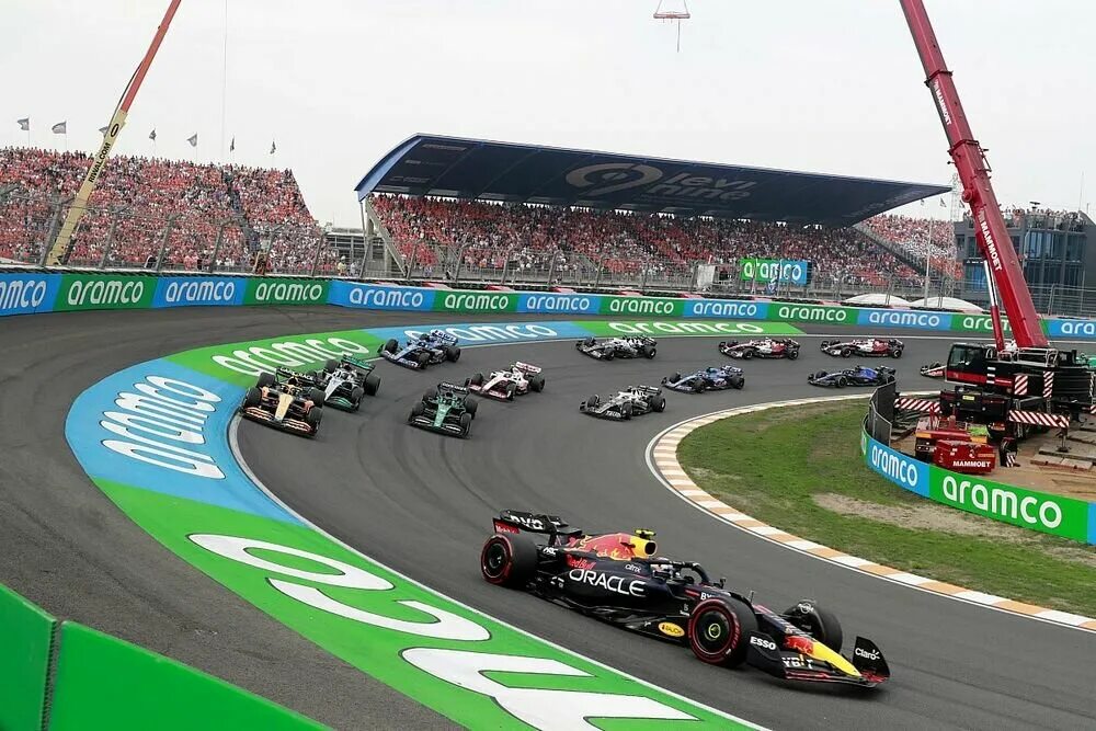 Формула 1 япония гонка. Формула 1 Гран при Нидерландов 2022. F1 Zandvoort 2022. Гран при формула 1. Гран при Нидерландов 2022 формула 1 трасса.