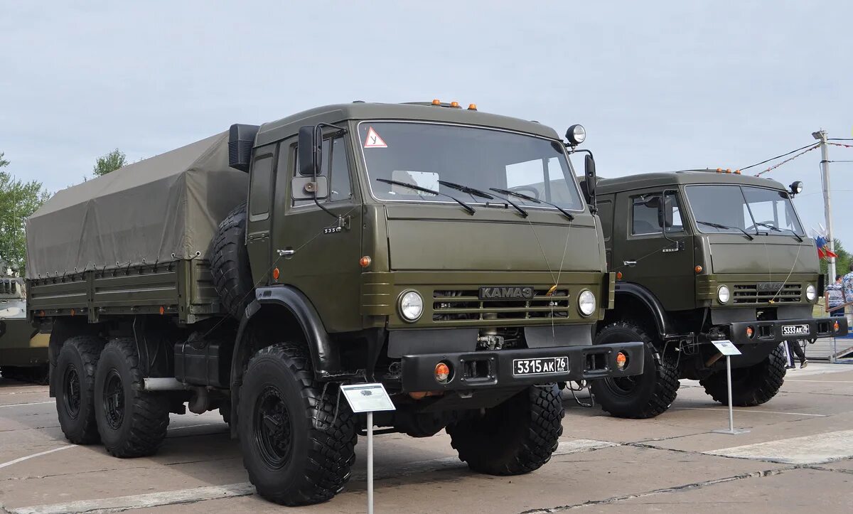 КАМАЗ-5350 Мустанг. КАМАЗ 5350 военный бортовой. КАМАЗ 5350 сбоку. Камаз мустанг 5350