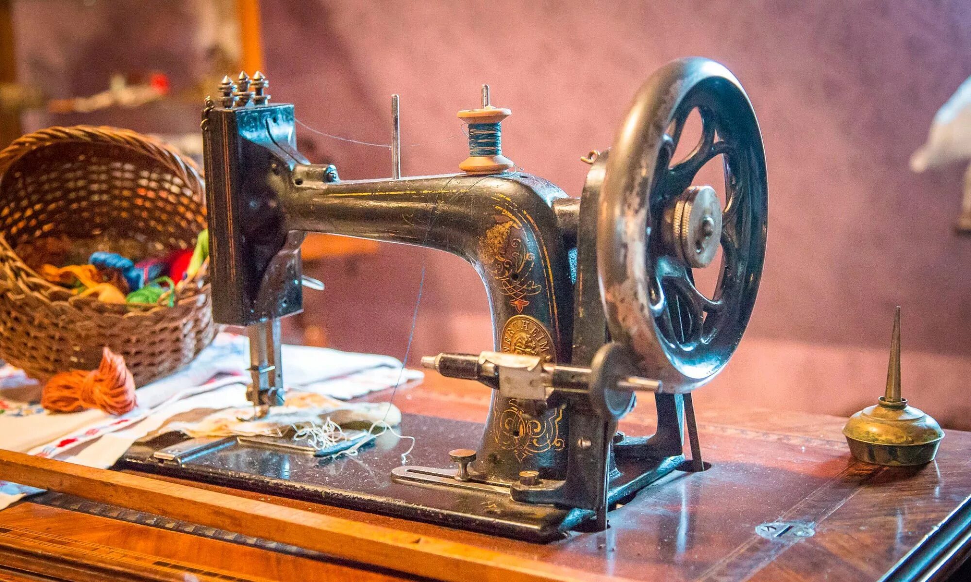 Выбор швейной машинки. Зингер. Швейная машинка Sewing Machine. Швейная машинка ПМЗ. Картина швейной машинки Зингера.