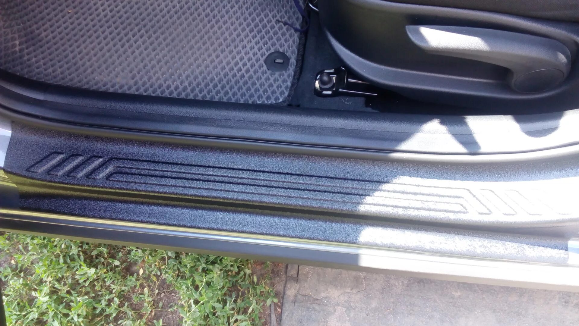 Накладки на пороги кия рио х лайн. Накладки на пороги киа рио х лайн 2019. Kia rio 2021 пороги. Порог рио. Порог рио.