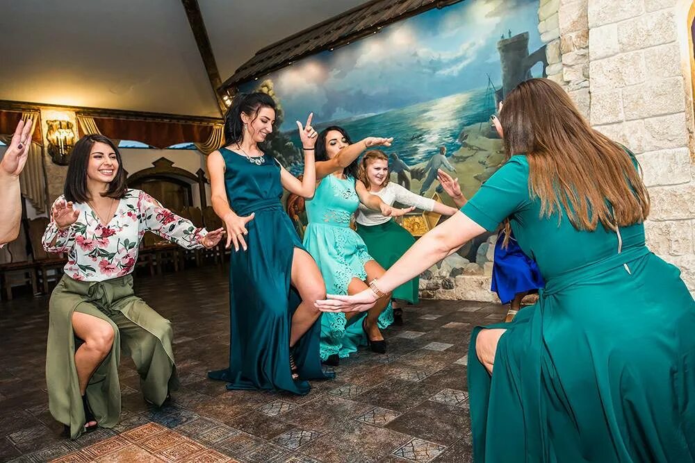 Весёлые свадебные конкурсы. Конкурсы на свадьбу. Смешные конкурсы. Игра про девочку корпоратив. Конкурсы для женщин смешные.