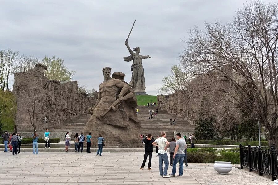 Волгоград в годы великой отечественной. Город герой Волгоград Сталинградская битва. Мамаев Курган Сталинград Волгоград. Волгоград мемориальный комплекс на Мамаевом Кургане. Город герой Сталинград Мамаев Курган.