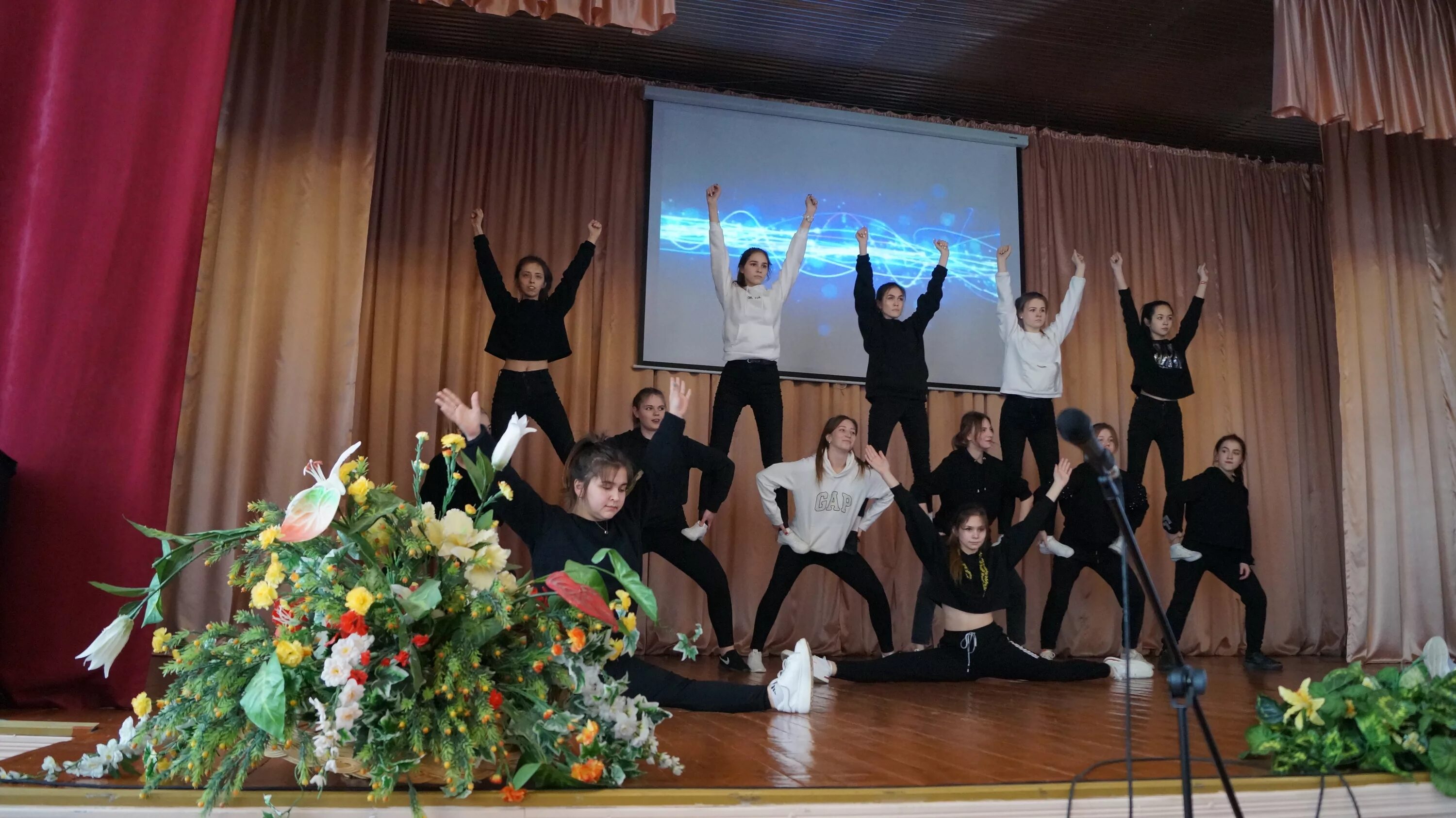 Чебоксарский кооперативный техникум 2011 год. Преподаватели кооперативного техникума. Чебоксарский кооперативный техникум. Преподаватели кооперативного техникума. Чебоксарский кооперативный техникум, девушки.