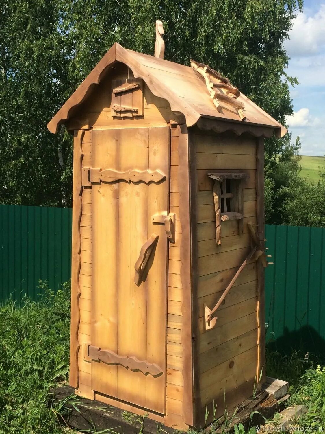 Уличный туалет своими руками из дерева. Туалет для дачи. Деревянный туалет. Туалет дачный. Туалет уличный деревянный.