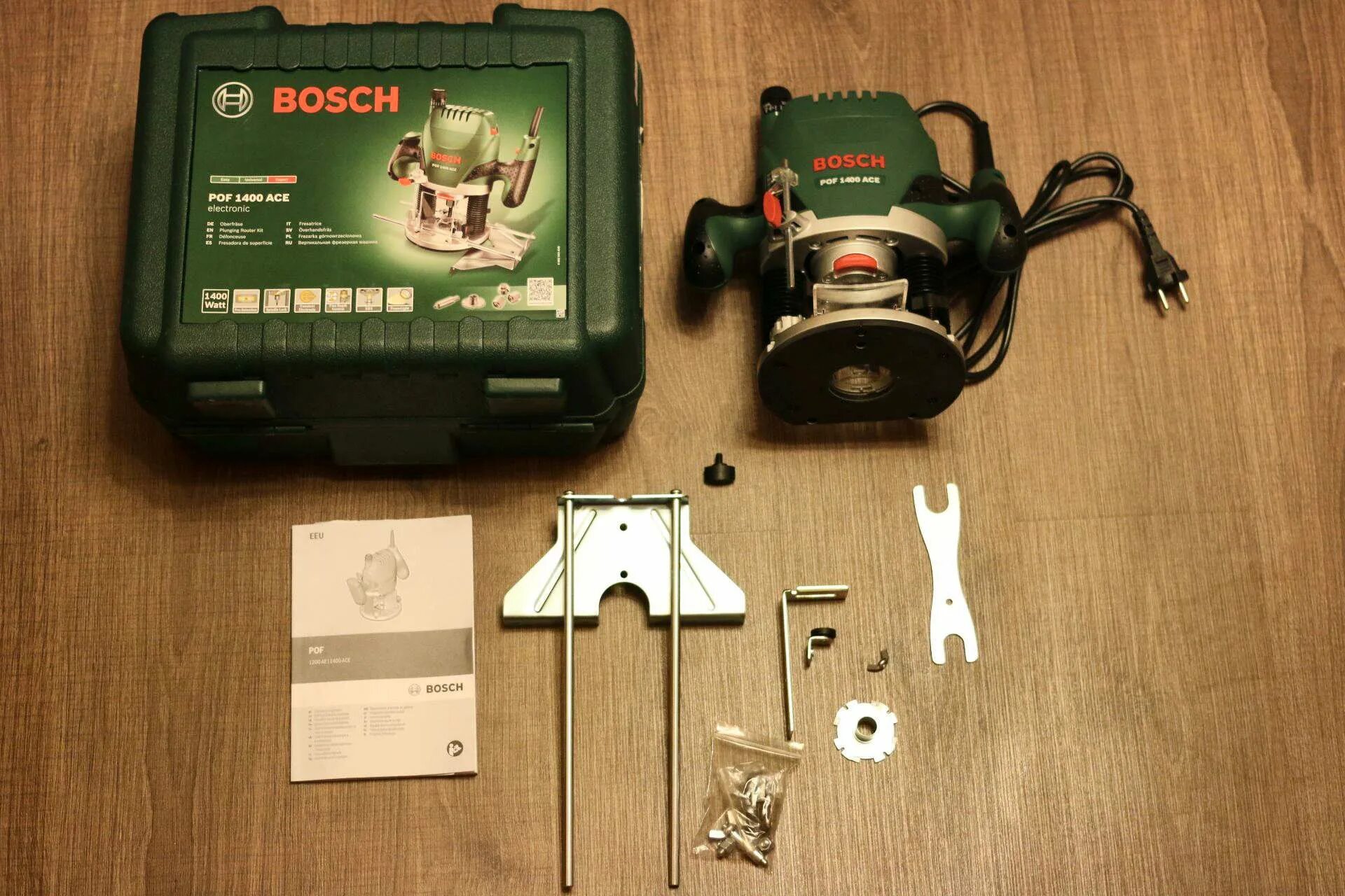 1400 ace 1400 вт. Фрезер Bosch POF 1400. Bosch POF 1400 Ace. Фрезер Bosch POF 1400 Ace. Bosch 1400 Ace комплектация.