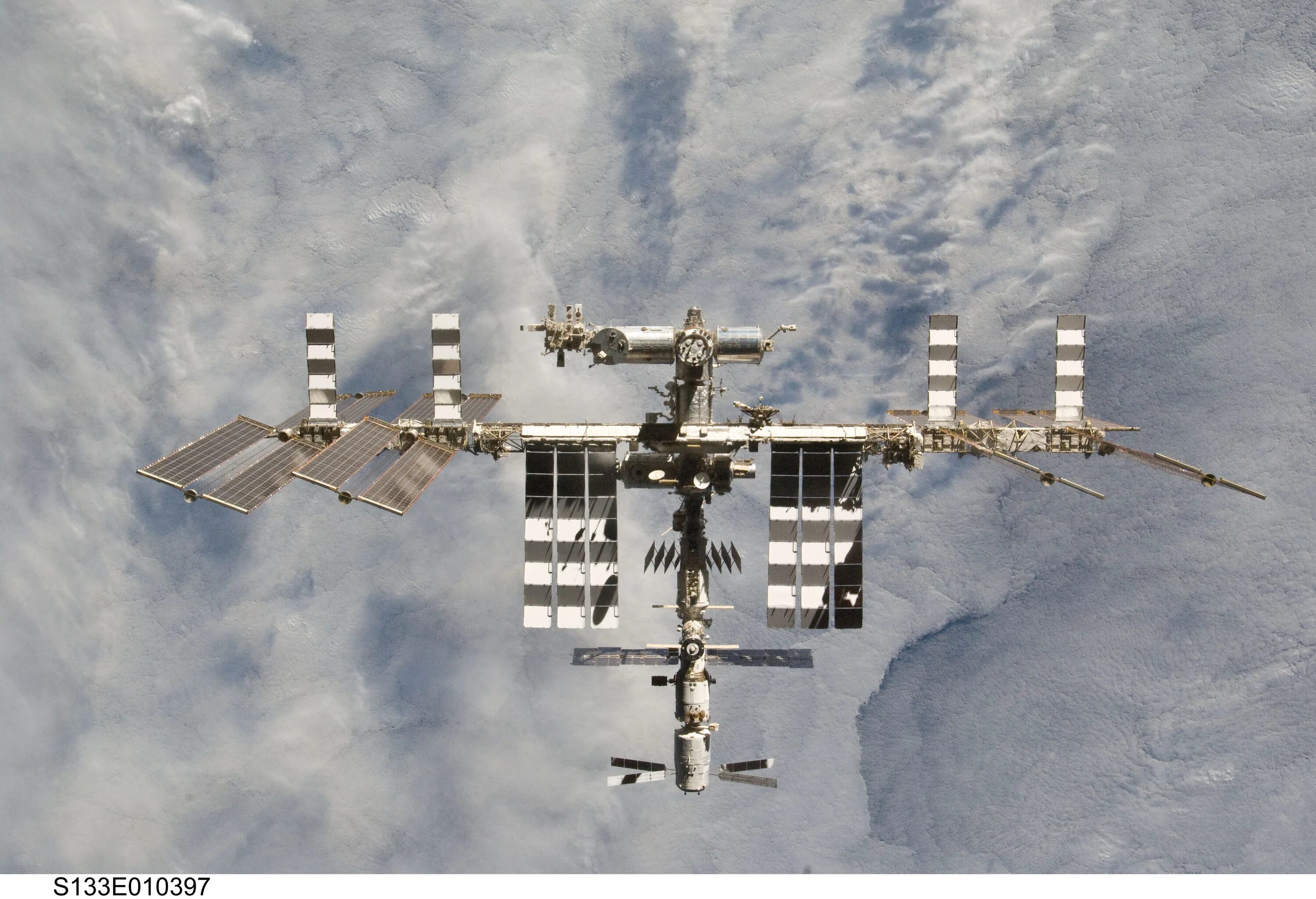 Как называется международная станция. Международная Космическая станция МКС. Международная Космическая станция (МКС) В 1998 году. Проект о международной космической станции МКС. Космическая станция НАСА.
