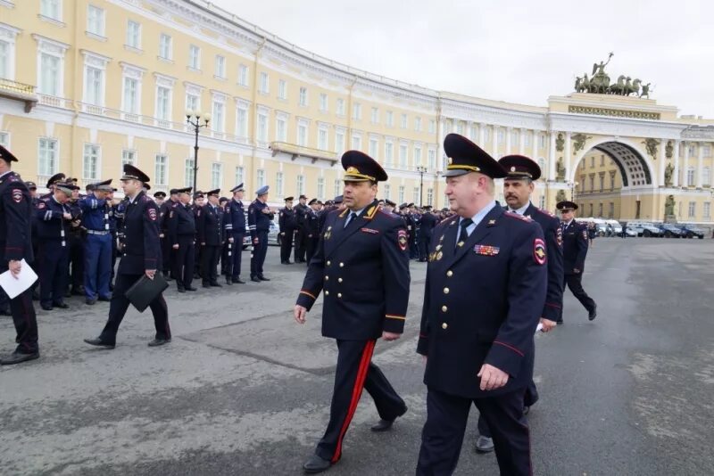 Сколько полиции в санкт петербург. Сколько полиции в санкт петербург. Сколько полиции в санкт петербург. Российский полицейский. Полицейские отделы питера.