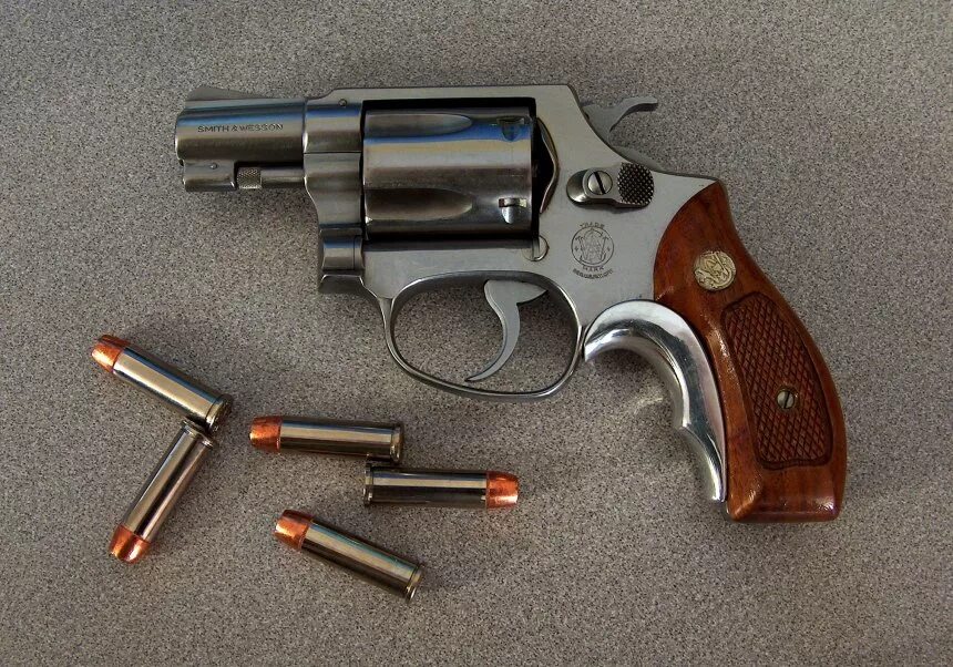 револьвер 50 калибра. магнум 50 калибра револьвер. дробовой револьвер таурус. крупнокалиберный пистолет. Sw500 револьвер.