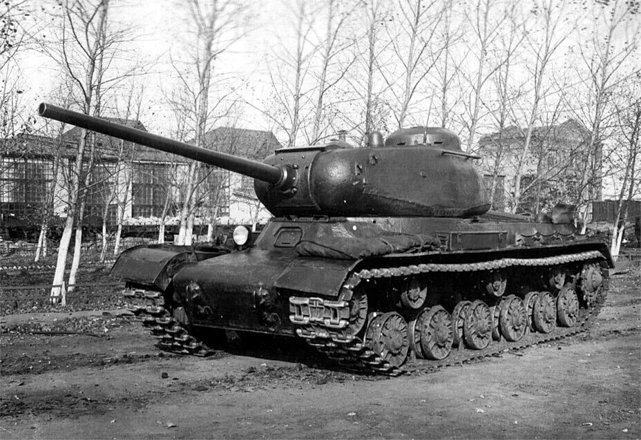 Тяжелый советский танк ис 1