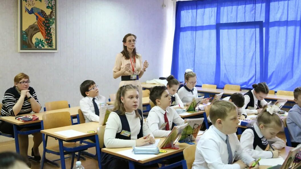 Подмосковная школа. Конкурс учитель года подмосковья 2025. земский учитель. земский учитель подмосковье. предпринимательские классы в школах.