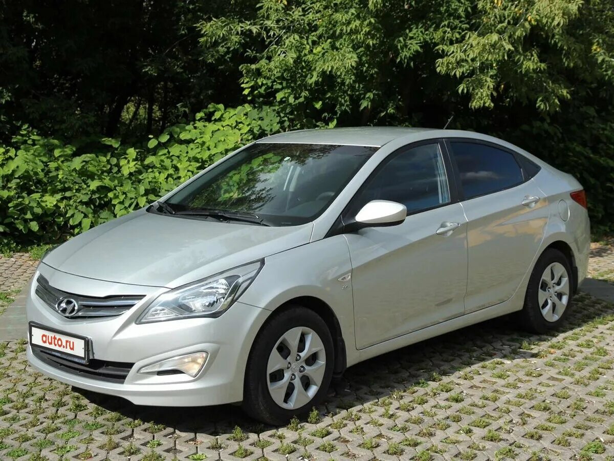 Купить б/у Hyundai Solaris I Рестайлинг 1.6 AT (123 л.с.) бензин автомат в Москв