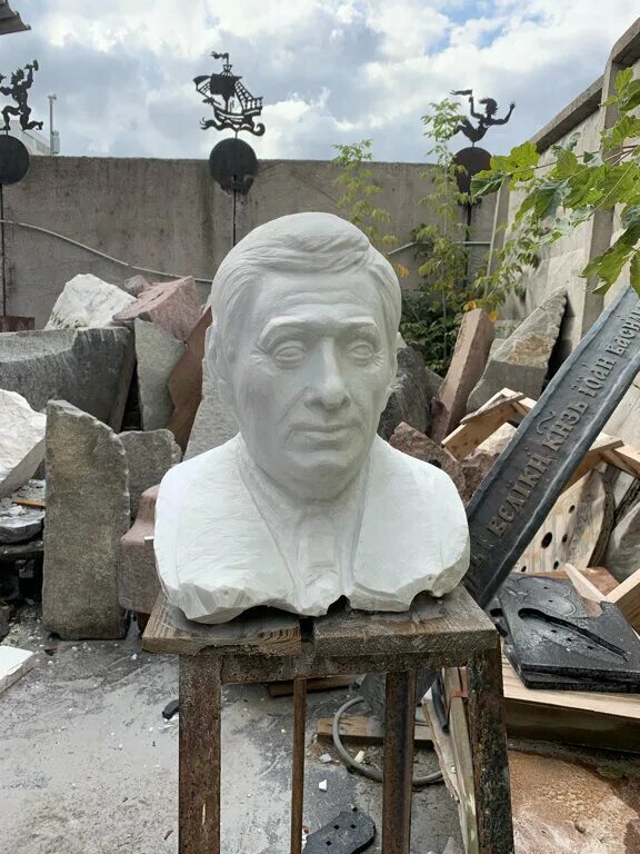 Спб мастерская аникушина. Объединение скульпторов. В польше памятники хохлы под конем. Объединение скульпторов. Объединение скульпторов.