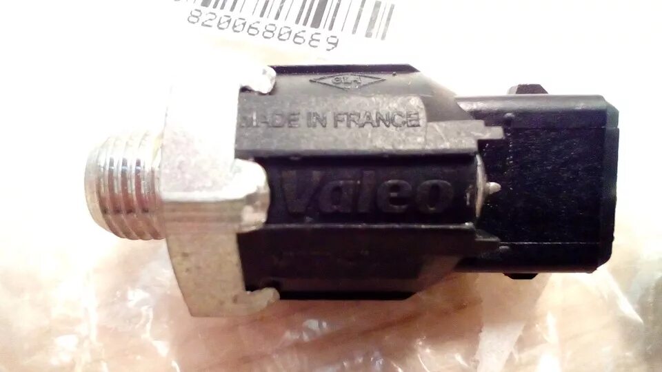 Рено меган датчик детонации. Датчик детонации рено логан где находится. Датчик детонации дастер 2. Датчик детонации рено меган 2. Детонация рено сценик 2.