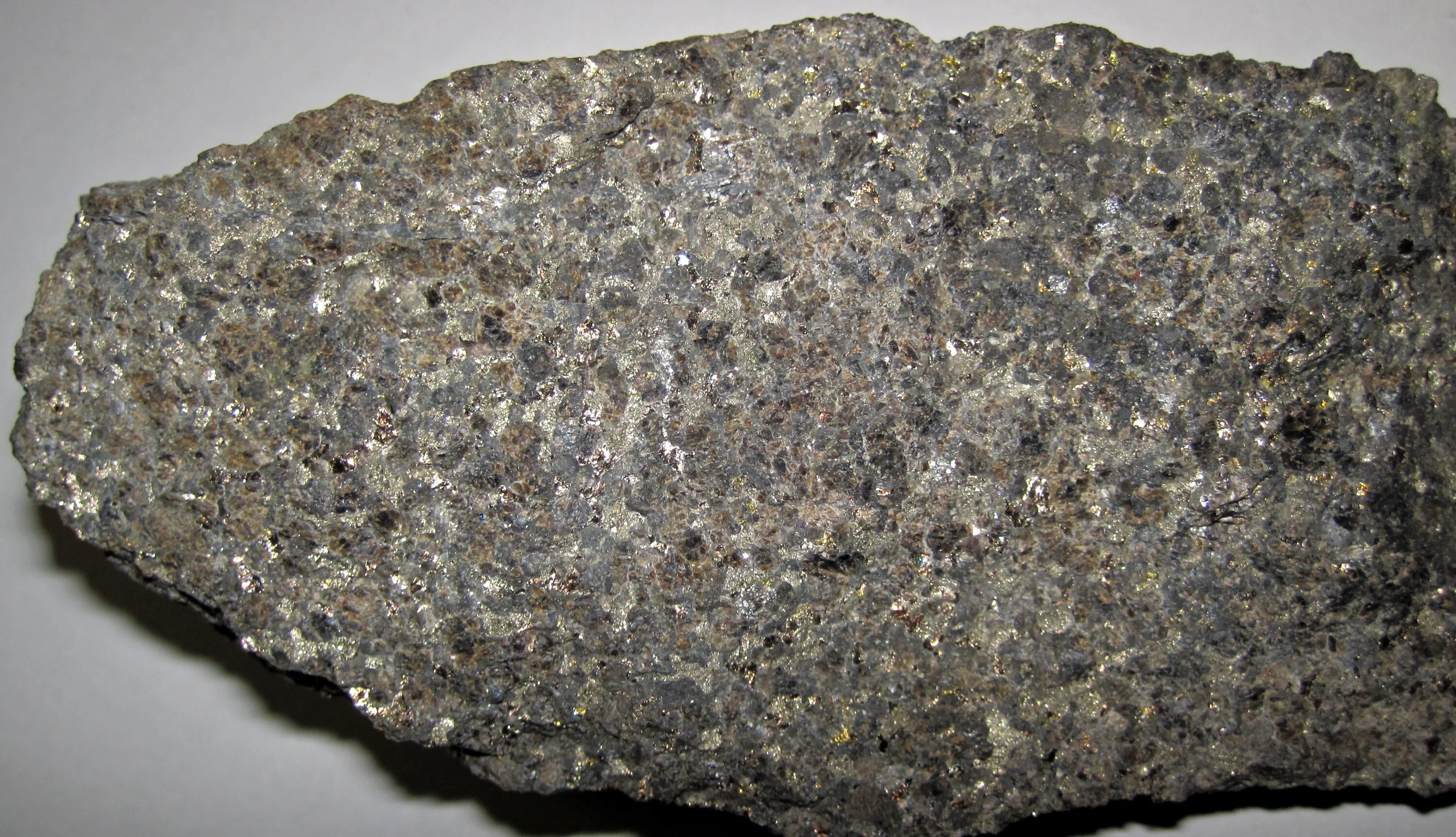 Палладиевая руда минерал. Ферроплатина руда. Платина камень. Палладий камень.