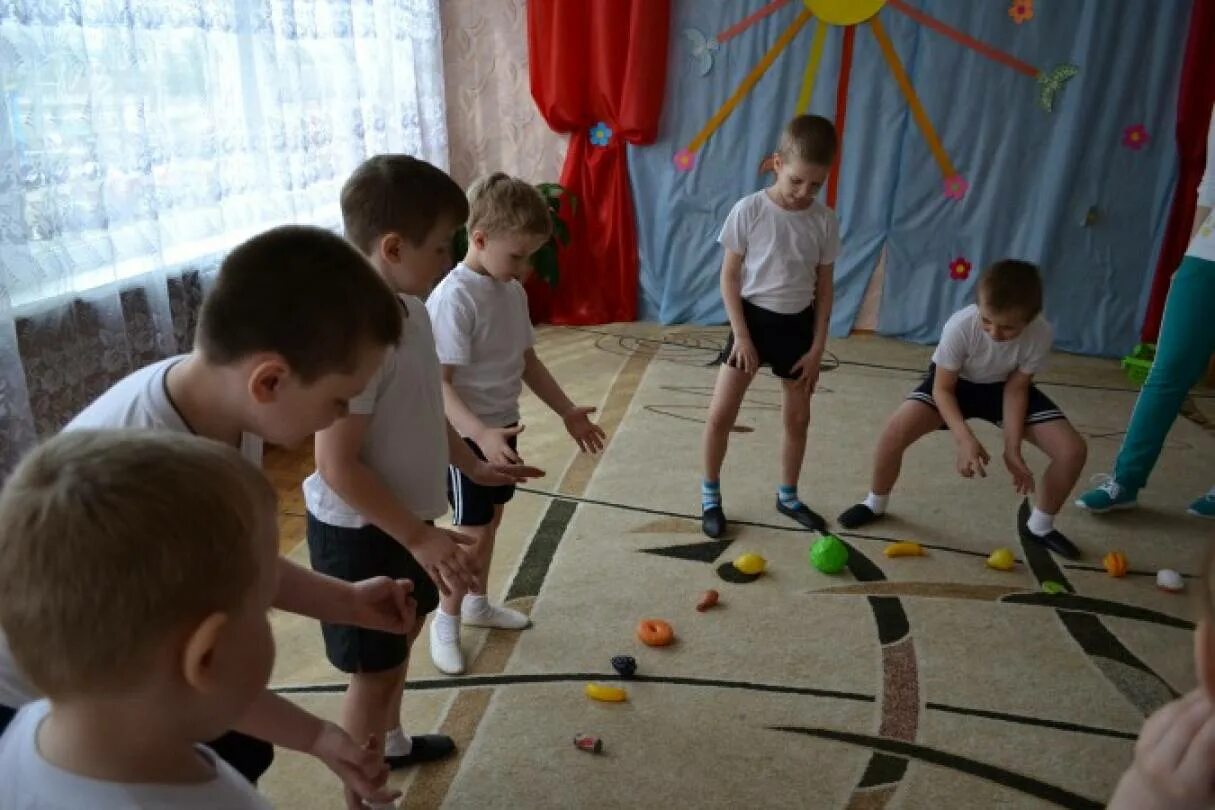 Спортивное развлечение в детском саду. Развлечение в подготовительной группе. Физкультурное развлечение в подготовительной группе. Развлечения и досуги в подготовительной группе. Спортивное развлечение день здоровья в средней группе